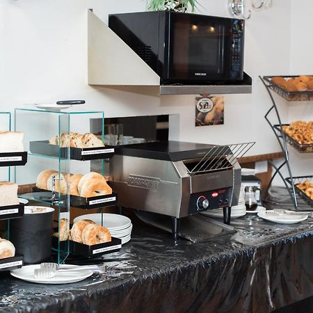 Hotel Le Floral Sherbrooke Ngoại thất bức ảnh