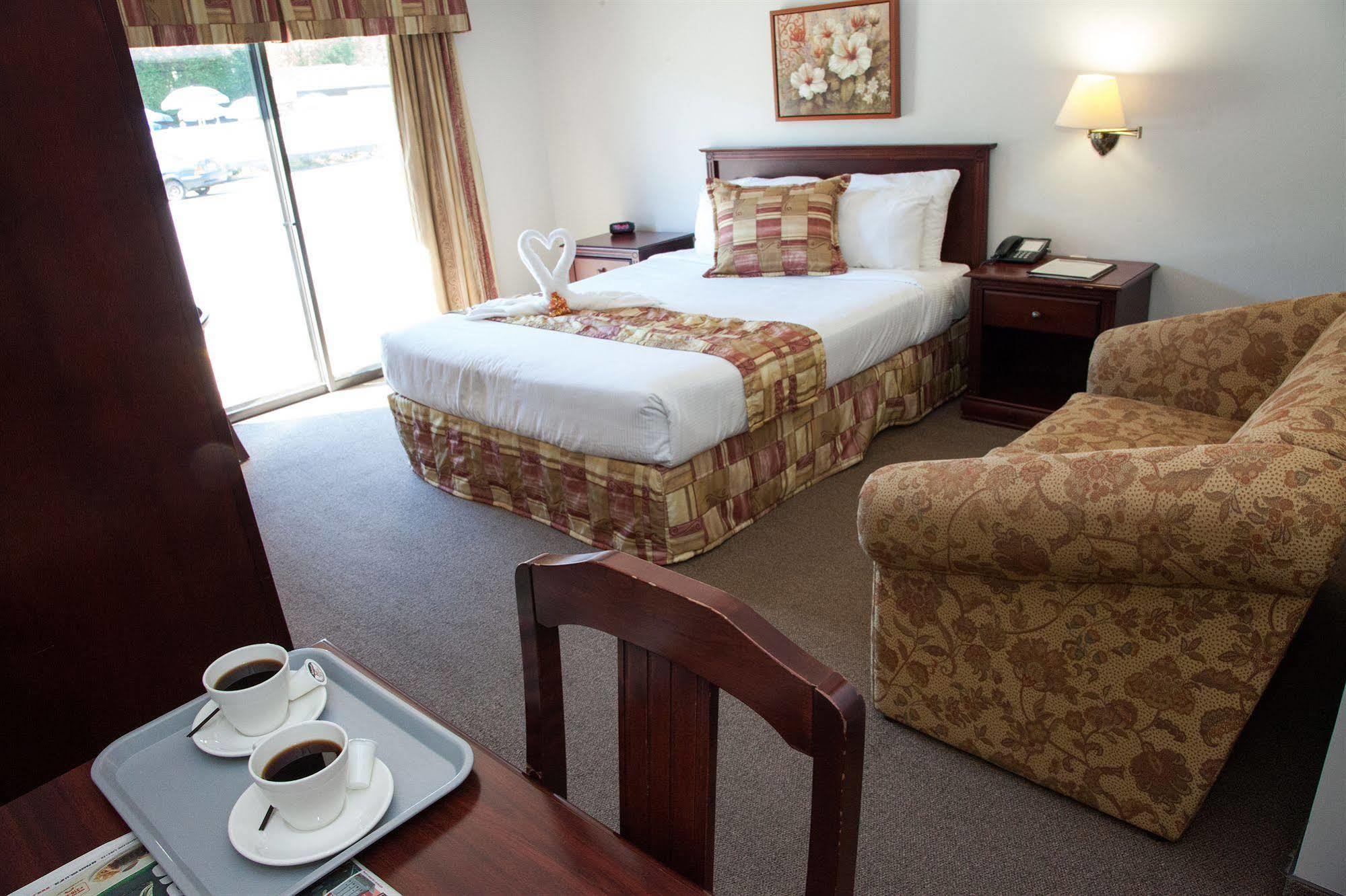 Hotel Le Floral Sherbrooke Ngoại thất bức ảnh