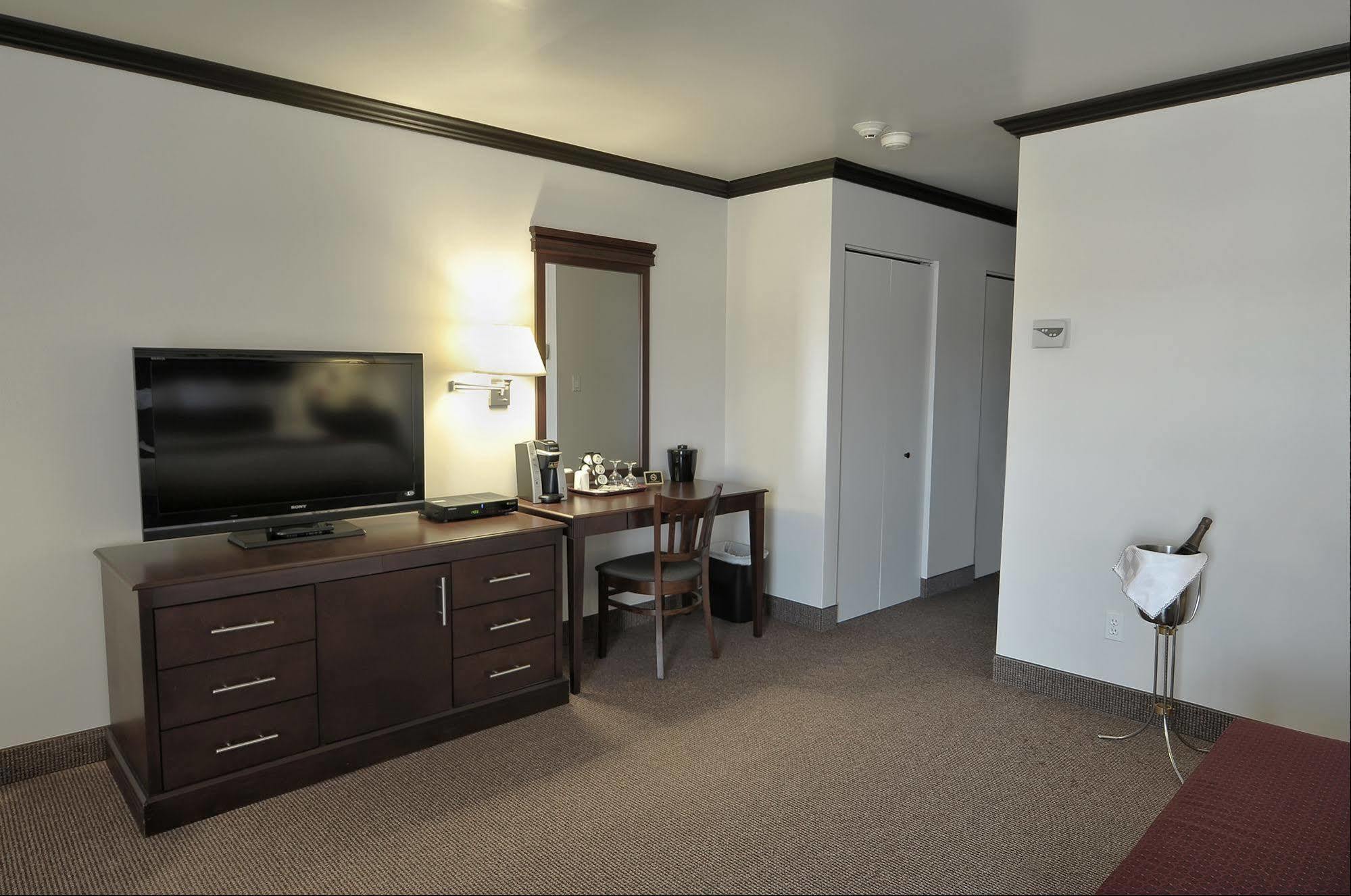 Hotel Le Floral Sherbrooke Ngoại thất bức ảnh